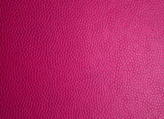 Jak poprawić wygląd skóry na nogach?