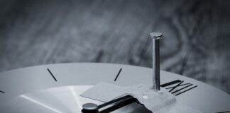 Czym przykleić rośliny w akwarium?