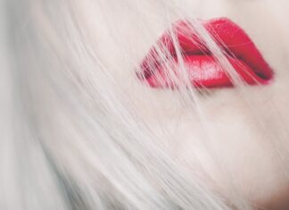 Jaka pomadką po powiększaniu ust?